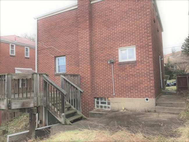 Building Photo - 1420 Mobile Ave