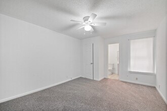 Building Photo - 806 E Emily Ave