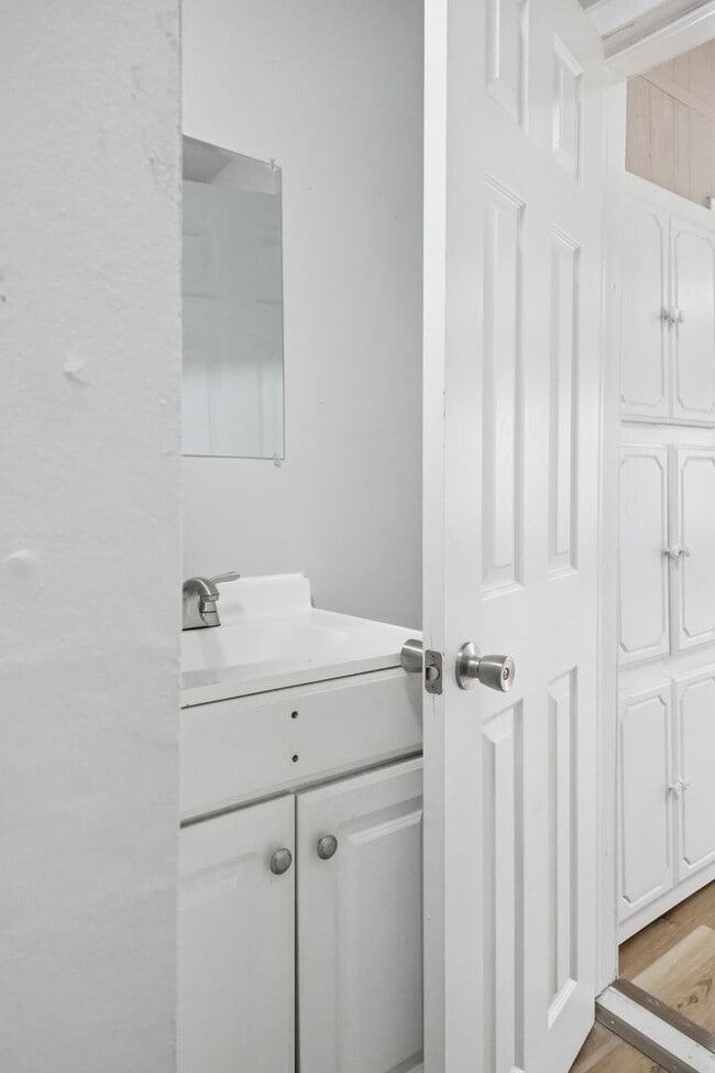 Foto del edificio - Cozy 3-Bedroom, 1-Bath Single-Family Home – 1,104 sq ft