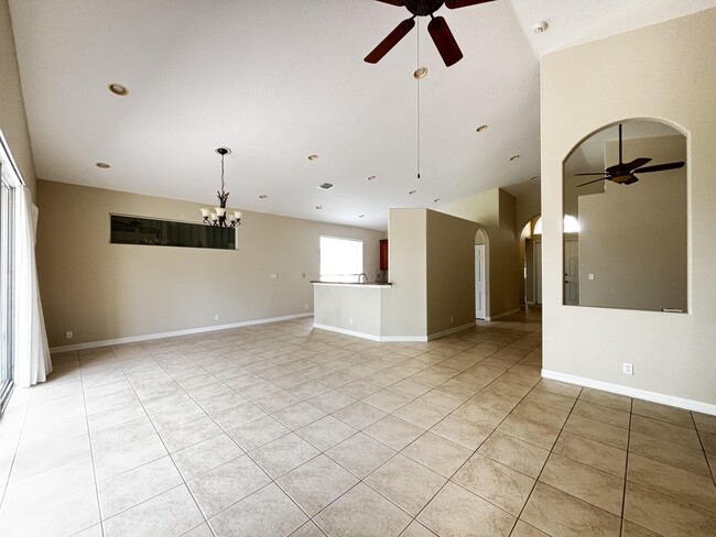 Building Photo - 2679 SE Castle Pine Pl