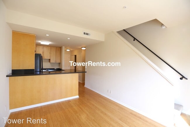 Building Photo - 2 br, 1.5 bath House - 400 Alemany Blvd #22