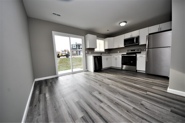 Townhome kitchen - Beautifully Renovated Apartments in Peacef...