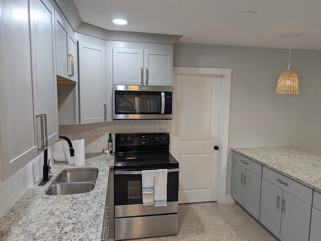 Building Photo - 4519 Venetian Blvd NE