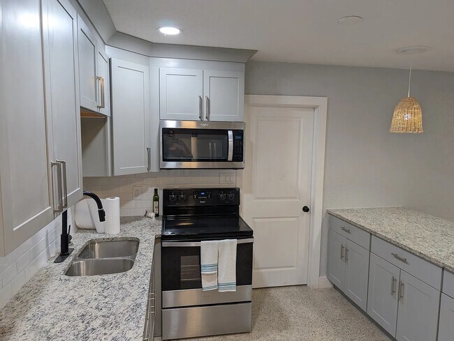 Foto del edificio - 4519 Venetian Blvd NE