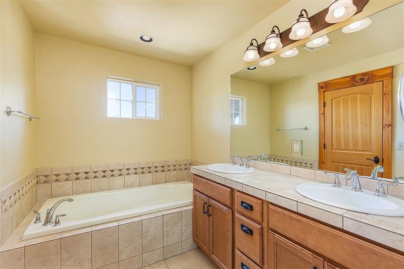 Building Photo - Come take a look at this beautiful Durango...