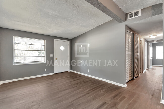 Building Photo - 4444 Trenton Dr S