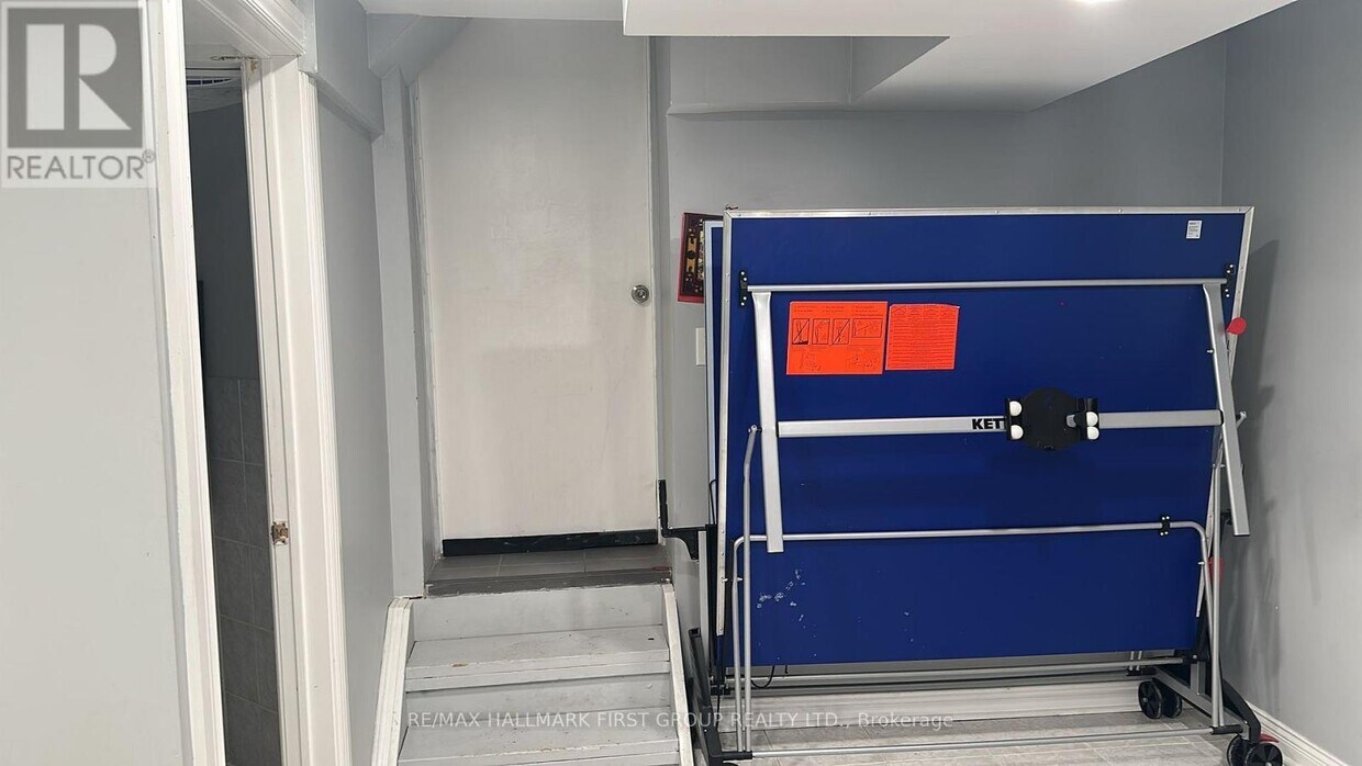 Primary Photo - 198 Coppard Ave