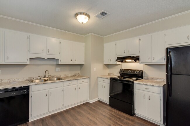 Building Photo - Three Bedroom Augusta Home