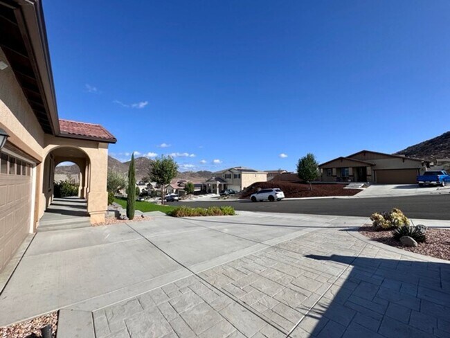Foto del edificio - Stunning 2021 built 4 bedroom home for LEA...