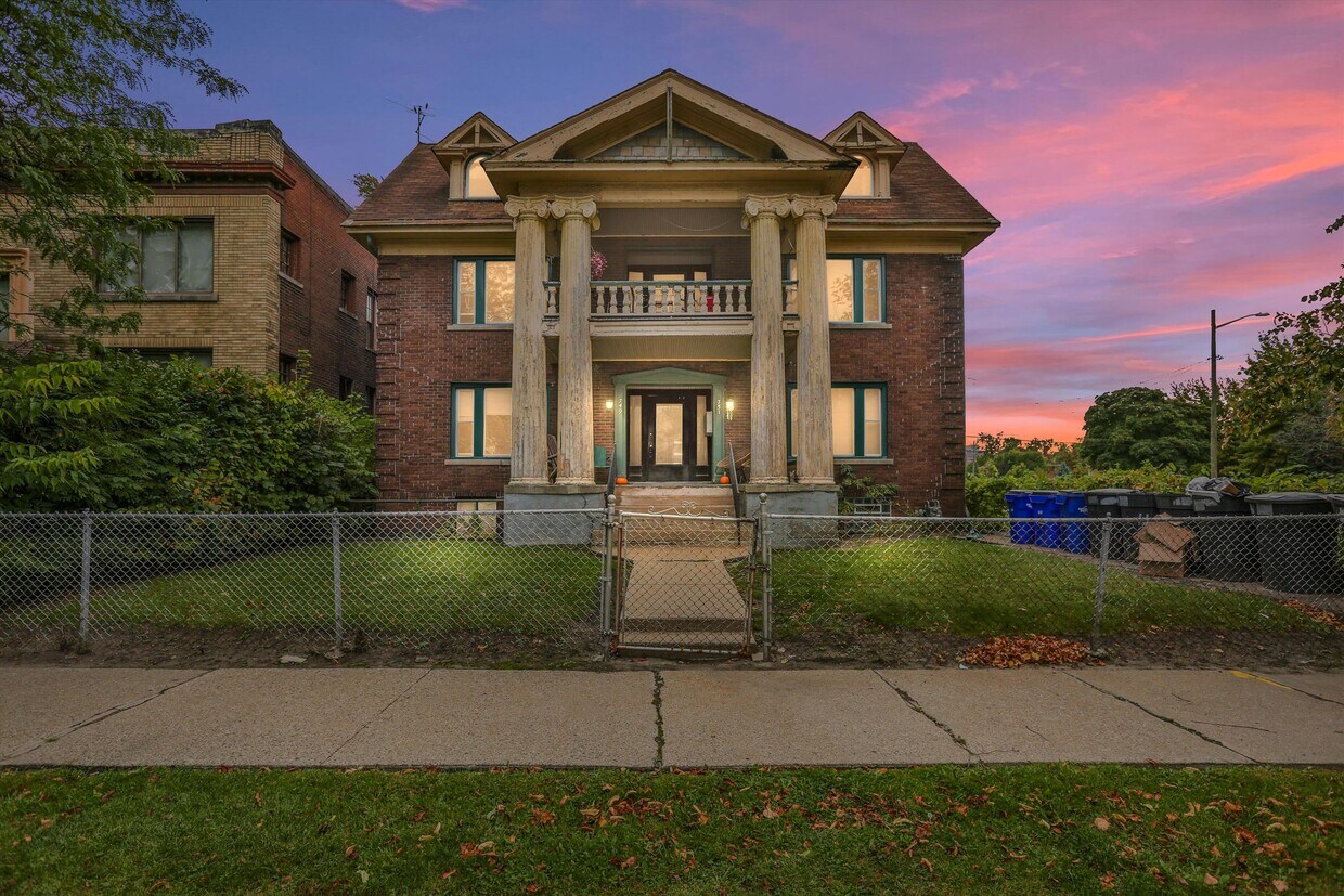 Primary Photo - 751 Blaine St