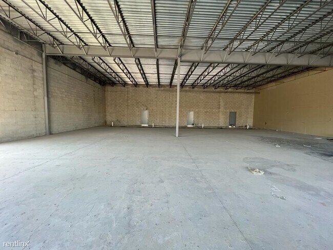 Foto del edificio - Studio, 1 bath House - 2210 E Interstate H...