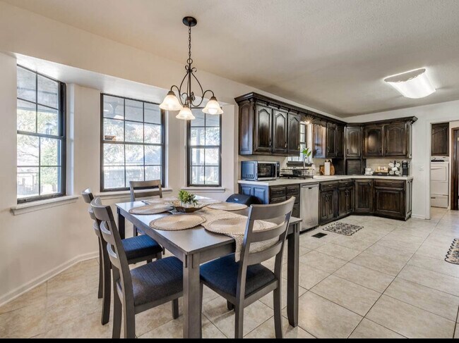 Foto del edificio - 7624 S Erie Ave