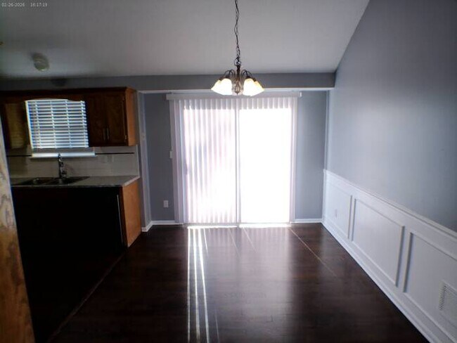 Building Photo - Amazing 4 bedrooms and 2.5 baths raised ranch located in High Ridge Manor on N Winchester Ave in ...