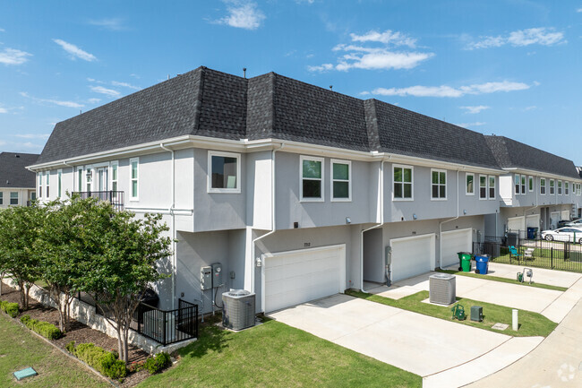 Foto del edificio - Provence Luxury Townhomes