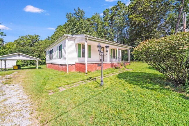Building Photo - Updated & Move-In Ready 3BR with New HVAC,...