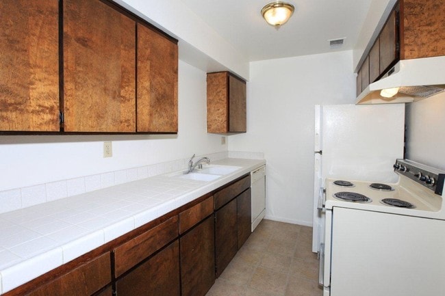 Kitchen - Stine Country Apartments