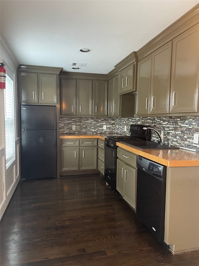 Building Photo - 434 Lenard St