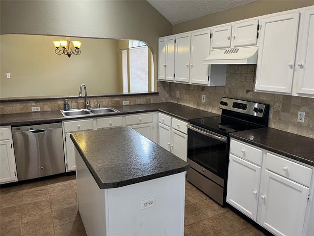 Building Photo - 4601 Mustang Dr