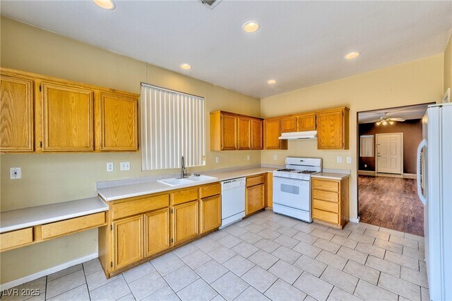 Foto del edificio - 8908 W Rochelle Ave