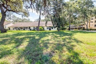 Building Photo - 2201 Pine Dr