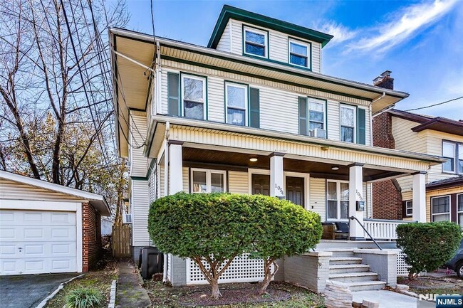 Foto del edificio - 1054-1056 Hunterdon Street Unit Leftside