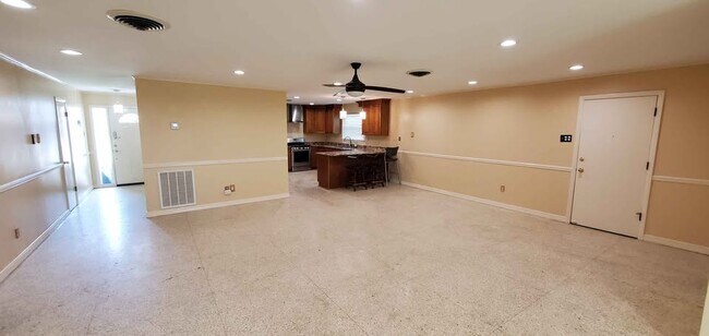 Building Photo - 4505 Laplace St