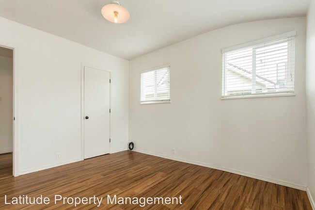 Building Photo - 2 br, 1 bath House - 4220 SE Yamhill Street
