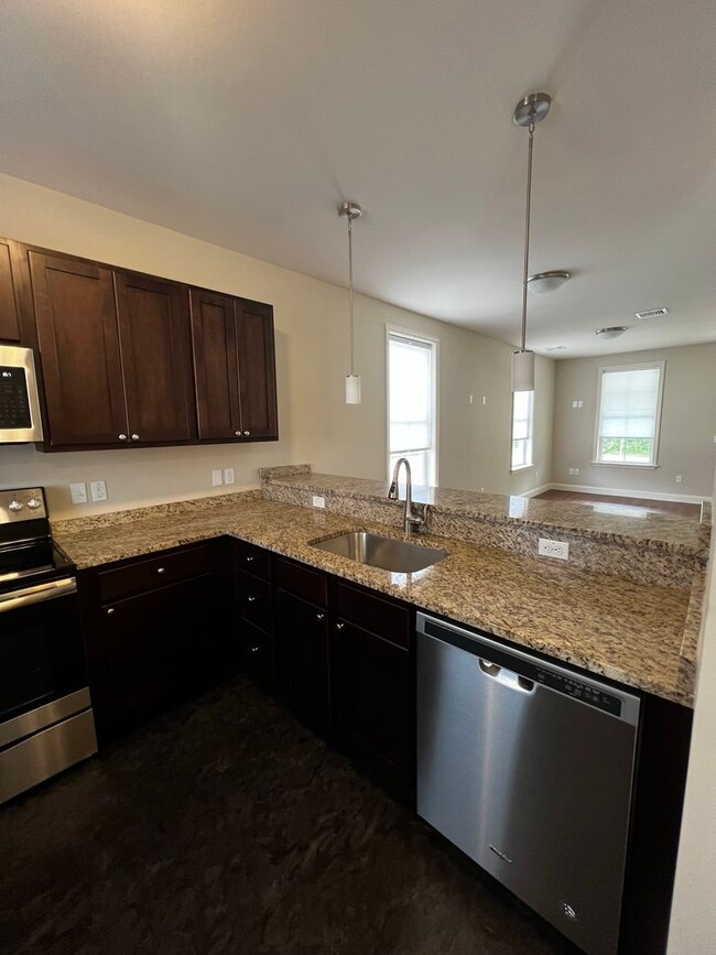 Building Photo - 235 Bayberry Cir