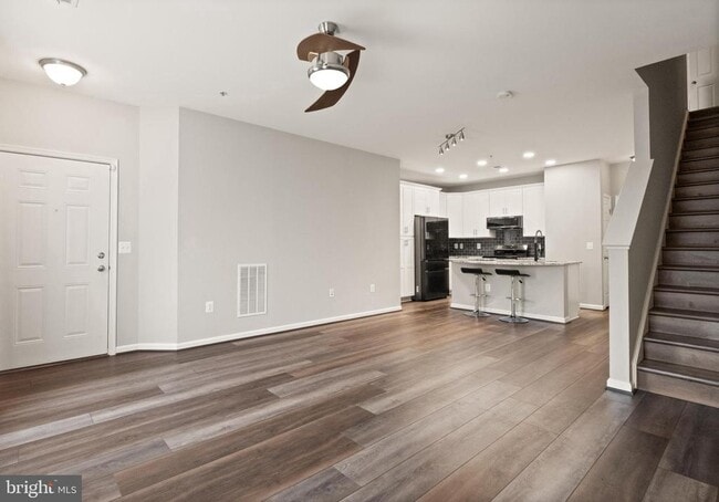 Foto del edificio - 9541 Center St