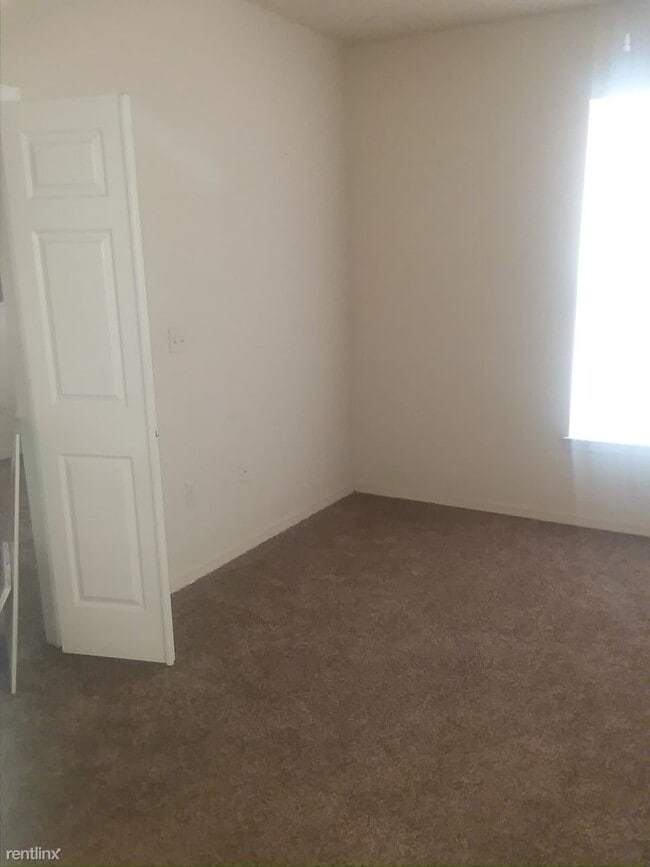 Building Photo - 3700 Castle Pines Ln