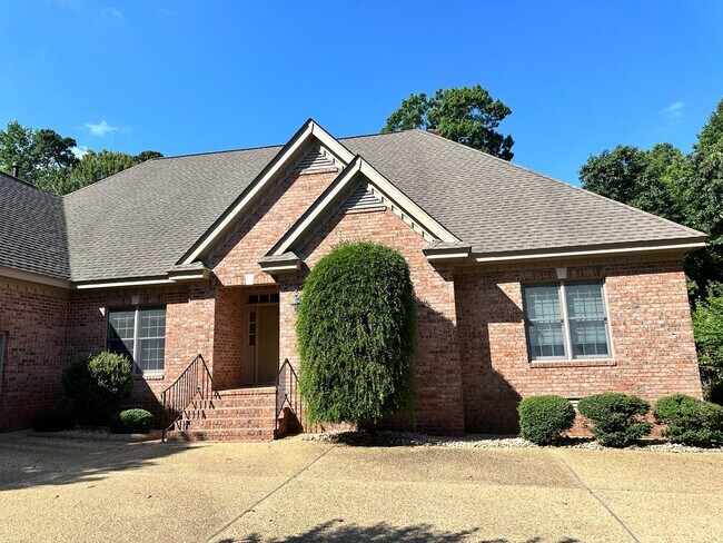 Foto del edificio - Beautiful home for rent in Fords Colony! A...
