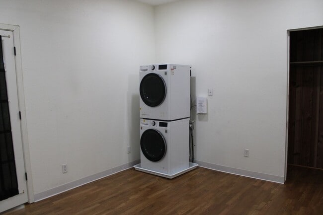 Building Photo - 203 N Juliette Ave