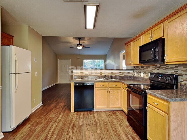 Foto del edificio - 1104 S Hampton Close