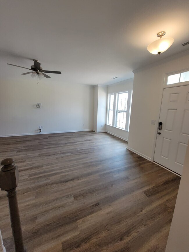 Building Photo - 456 Church St