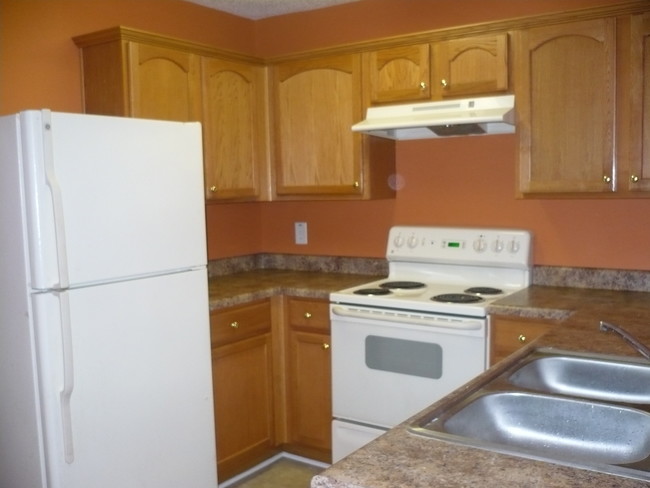 Building Photo - 6350 Hickory Ln Cir