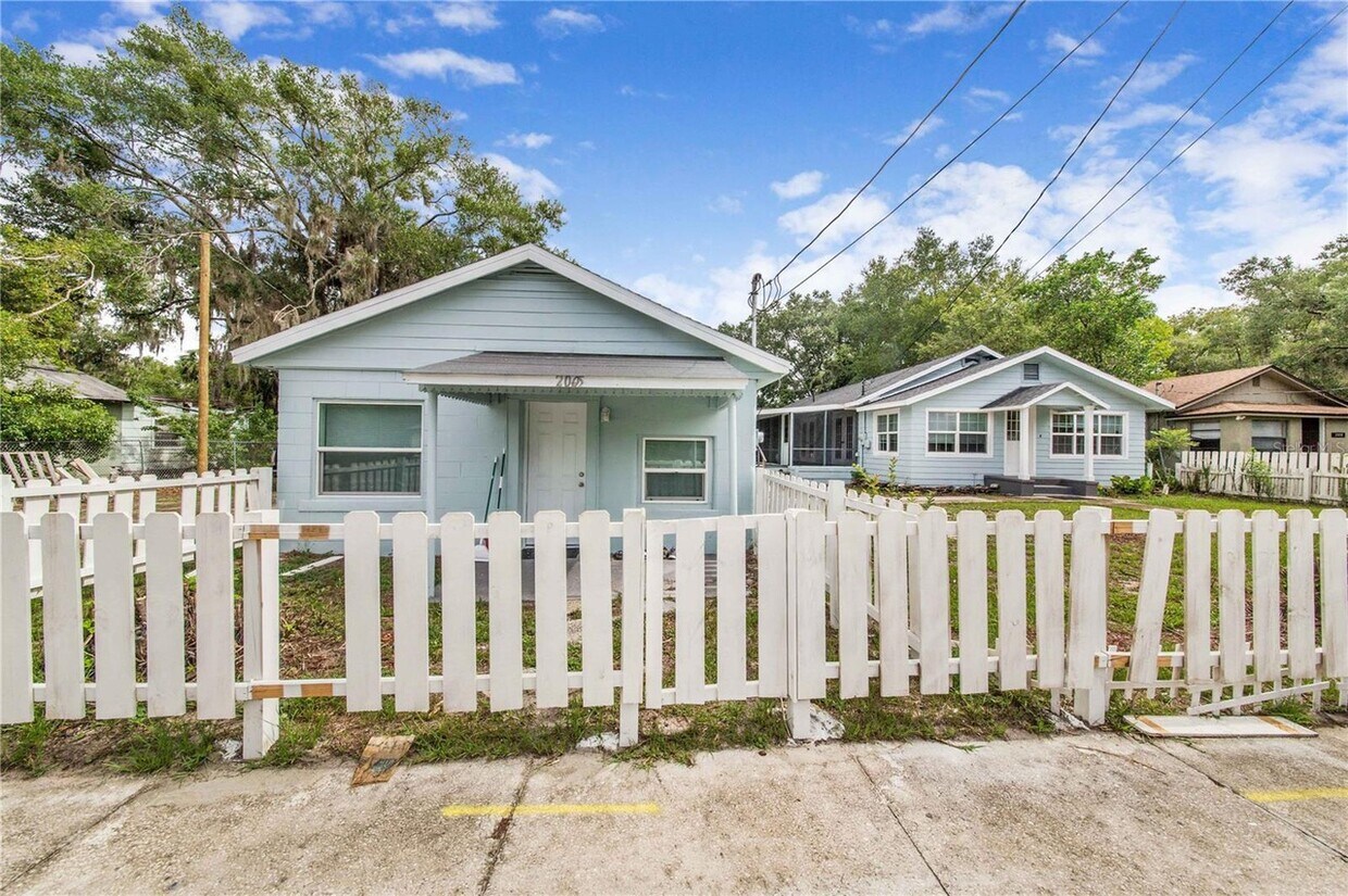 2005 Bates Ave, Eustis, FL 32726 House Rental in Eustis, FL