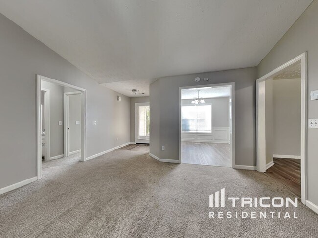 Foto del edificio - 714 Manor Ridge Dr