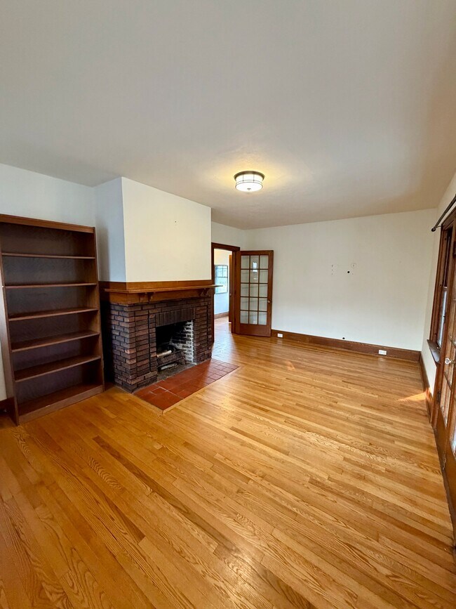 Foto del edificio - 554-556 Whittier Ave
