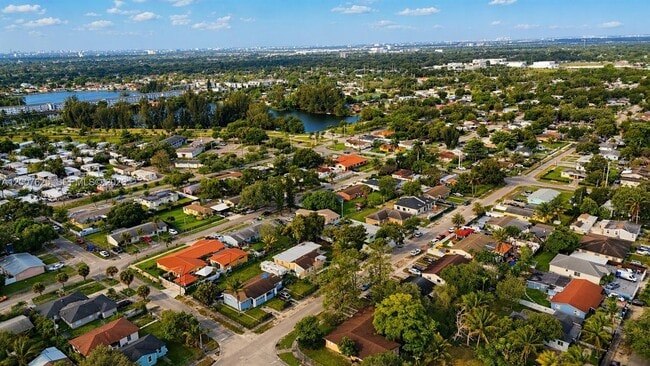 Foto del edificio - 1124 NW 100th Terrace