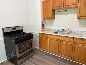 Building Photo - 40 Moulson St