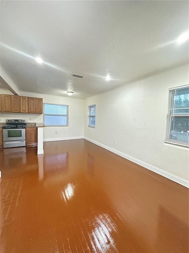 Building Photo - 2021 Bay Dr