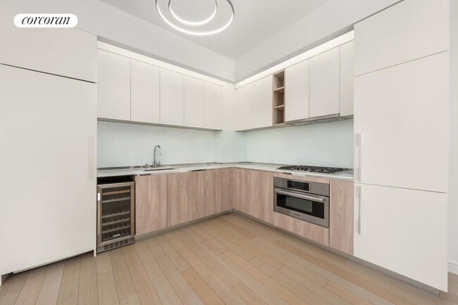 Foto del edificio - 555 W 43rd St