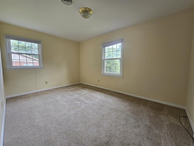 Building Photo - 208 Caldwell Dr