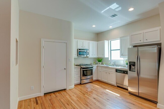 Foto del edificio - 3703 Main Poplar Dr