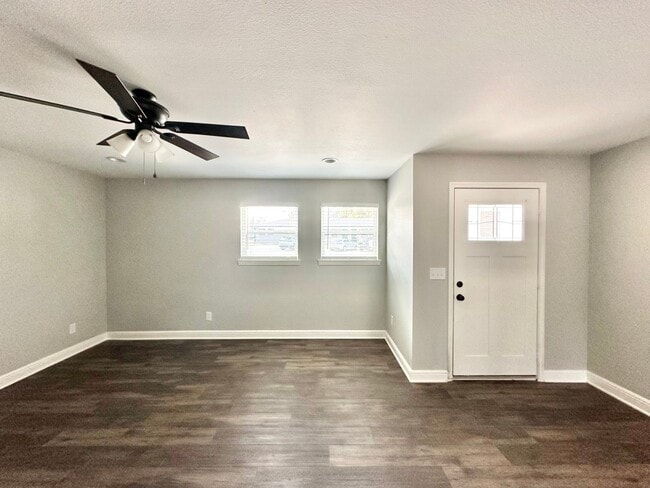 Building Photo - Pecan St. (LEASE UP ONLY)