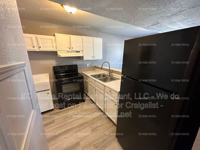 Foto del edificio - 4221 E 60 Terrace