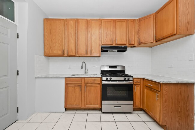 Building Photo - Two Bedroom in South Shore!