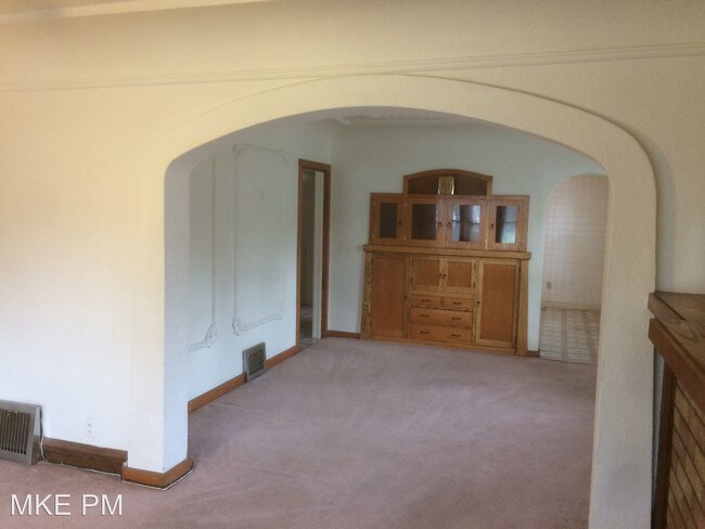 Building Photo - 2400 N 53rd St
