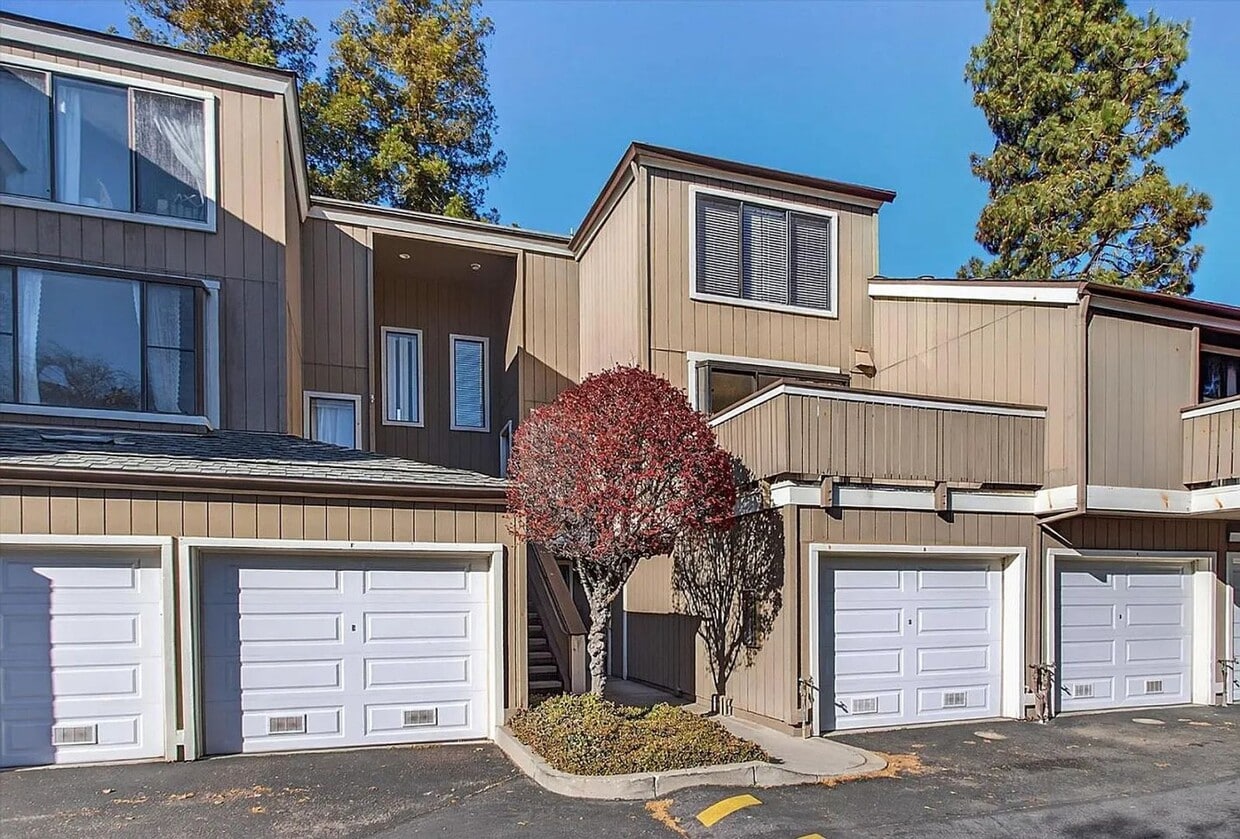 Bright Campbell Condo with Vaulted Ceilings & Private Balconies - Bright Campbell Condo with Vaulted Ceilings & Private Balconies