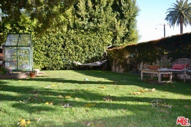 Foto del edificio - 704 Georgina Ave